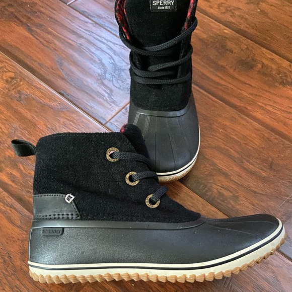 women's schooner chukka duck boot